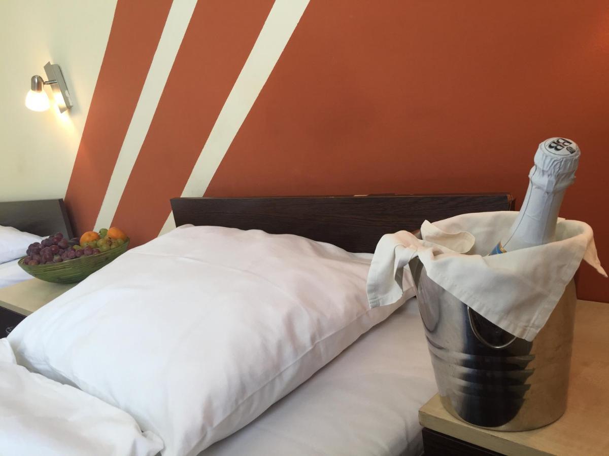 City Hotel Agoston Pécs Eksteriør billede
