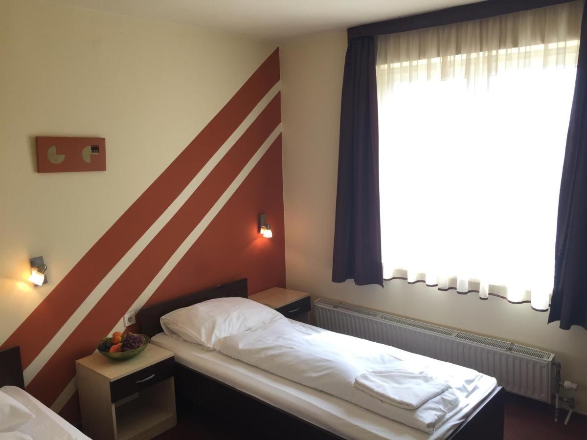 City Hotel Agoston Pécs Eksteriør billede