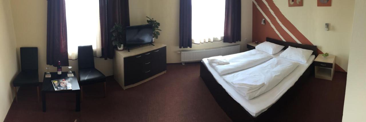 City Hotel Agoston Pécs Eksteriør billede