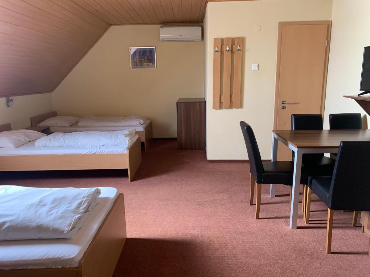 City Hotel Agoston Pécs Eksteriør billede