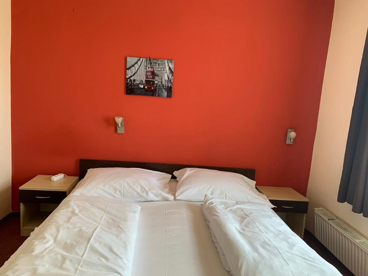 City Hotel Agoston Pécs Eksteriør billede