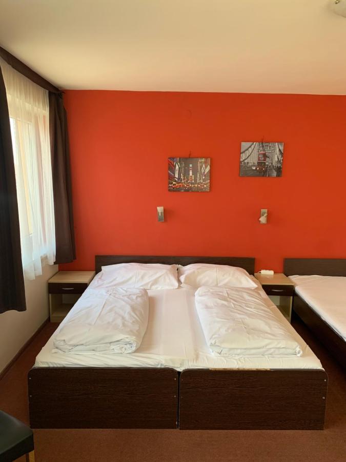 City Hotel Agoston Pécs Eksteriør billede