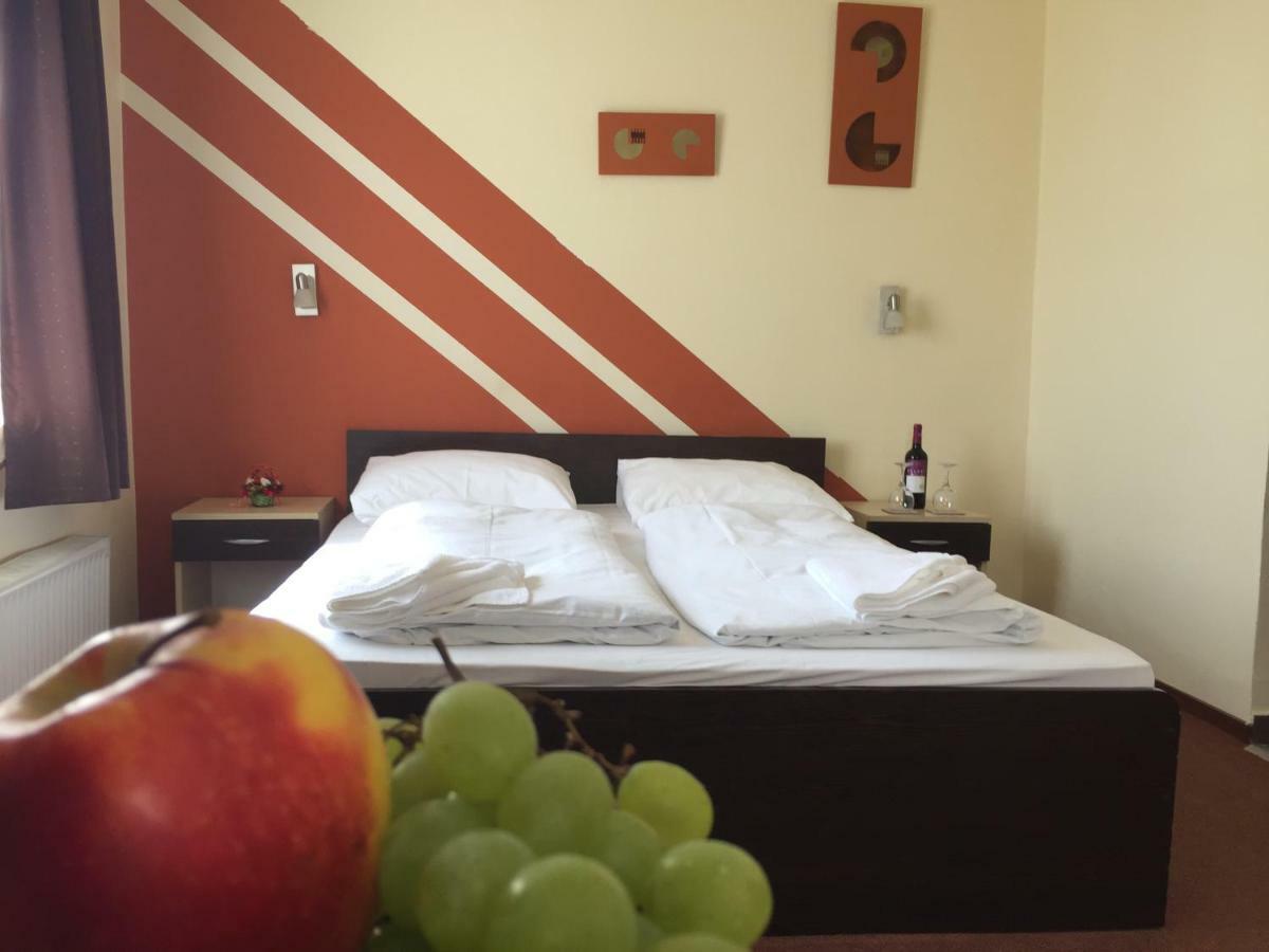 City Hotel Agoston Pécs Eksteriør billede