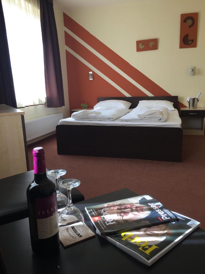 City Hotel Agoston Pécs Eksteriør billede